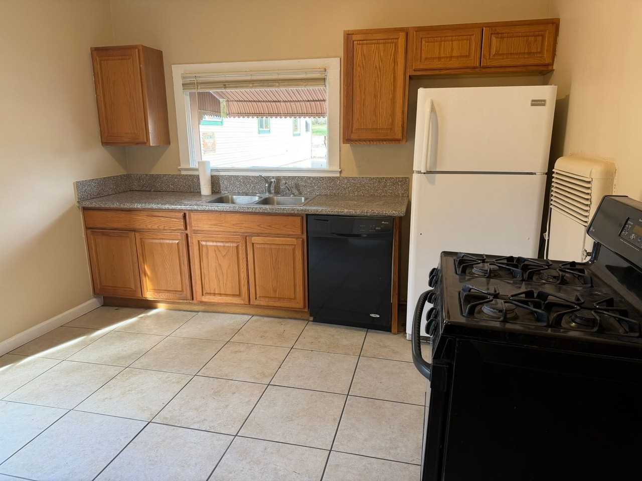 109 N Wahsatch Ave - Photo 6 of 11