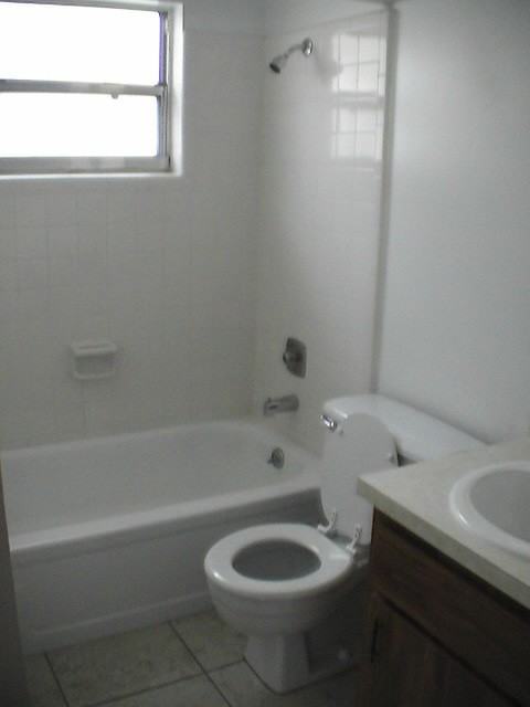 945 La Salle Ave - Photo 3 of 10