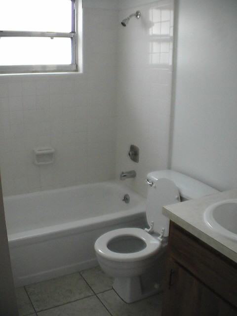 945 La Salle Ave - Photo 4 of 10