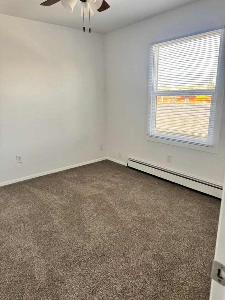 4610 E 13th St - Photo 7 of 11