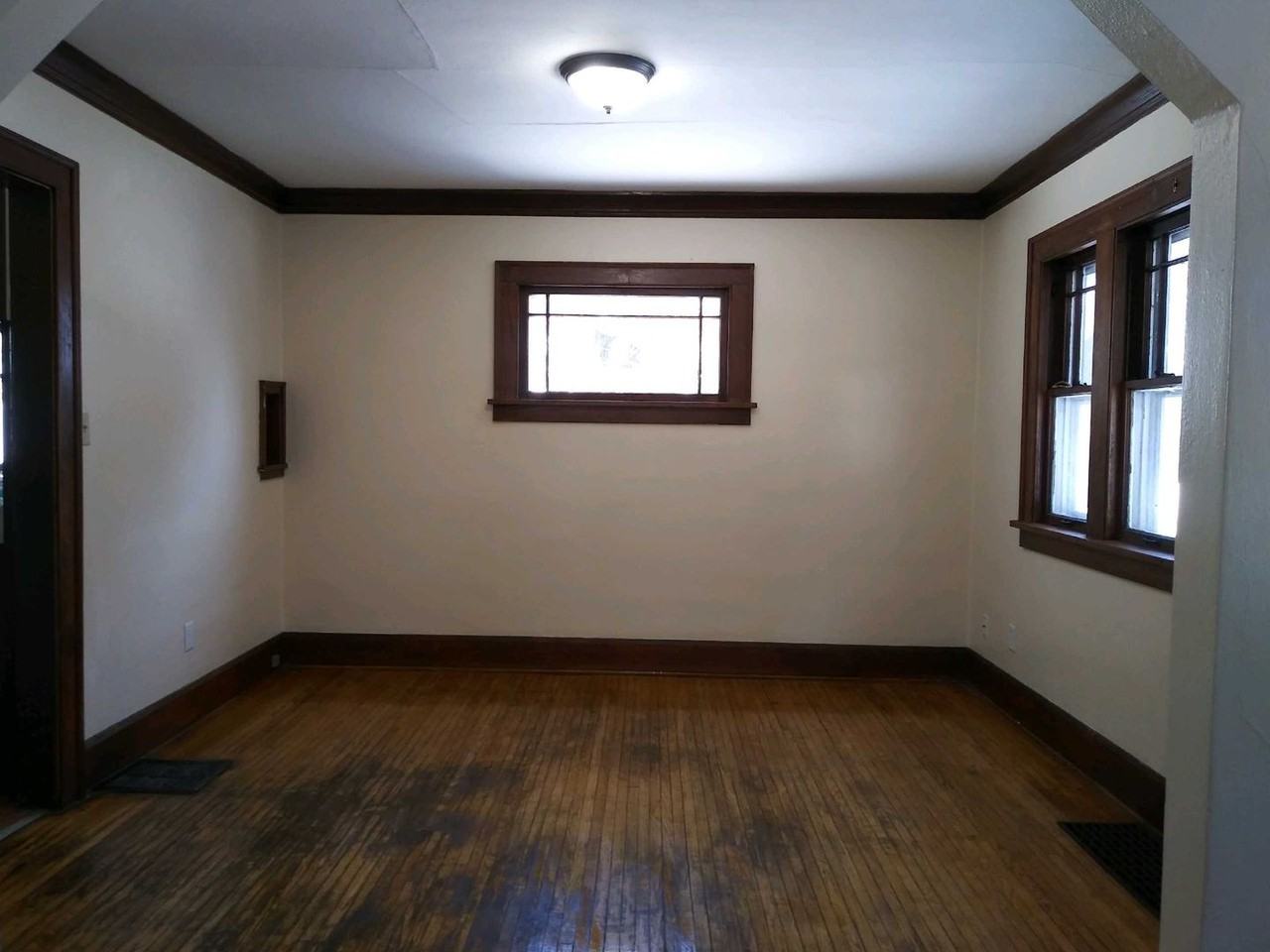 215 N Day Ave - Photo 2 of 7