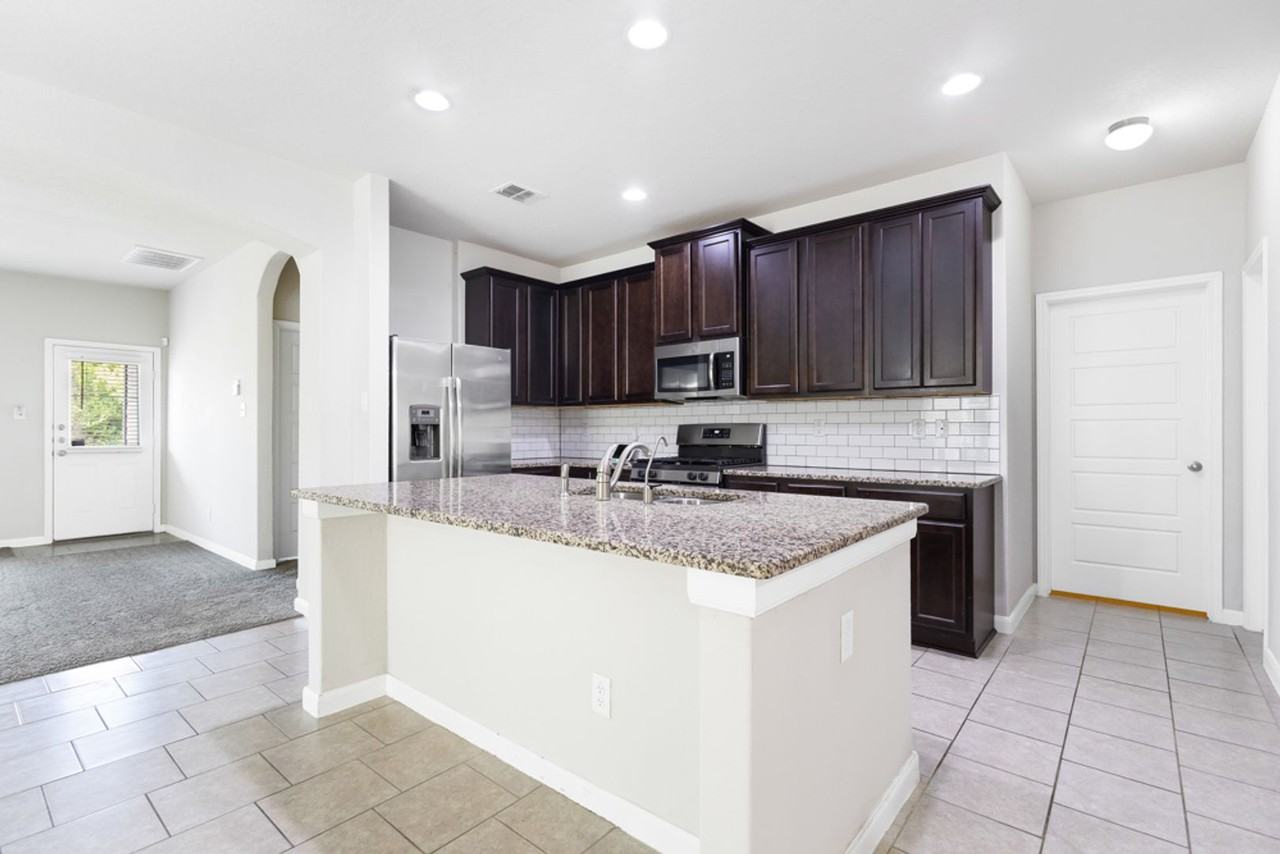 15136 Pandion Dr - Photo 2 of 23