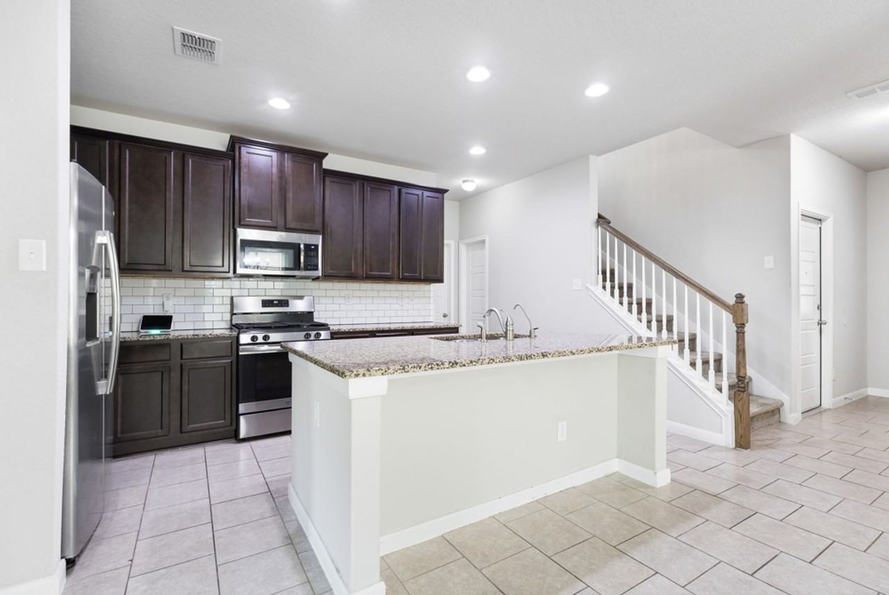 15136 Pandion Dr - Photo 3 of 23