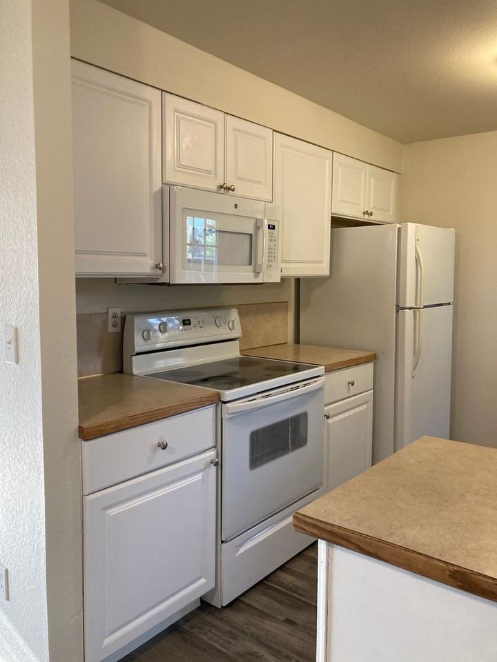 3804 S Cascade St - Photo 4 of 18