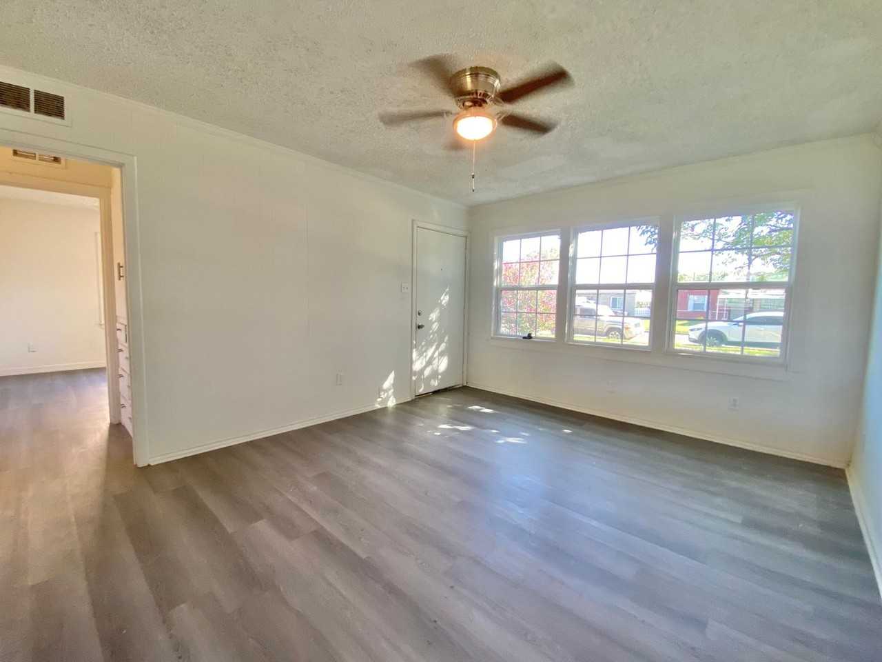 3206 1st Pl - Photo 4 of 11