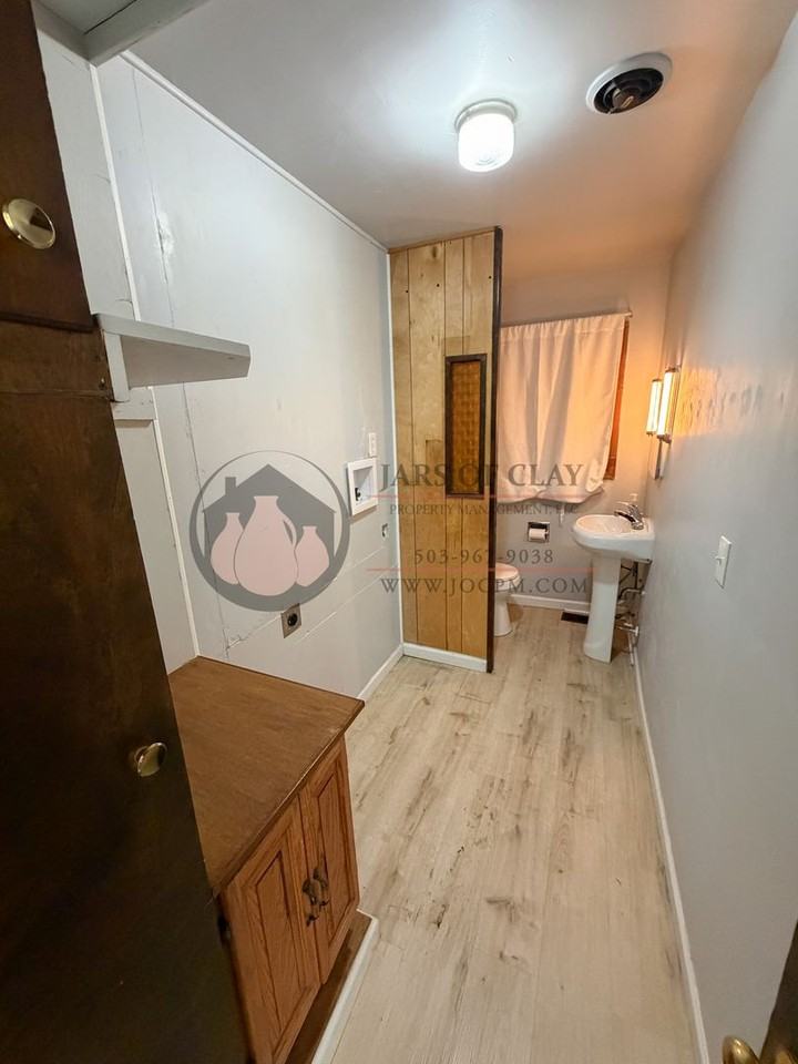 3231 Alberta Ave Ne - Photo 6 of 16