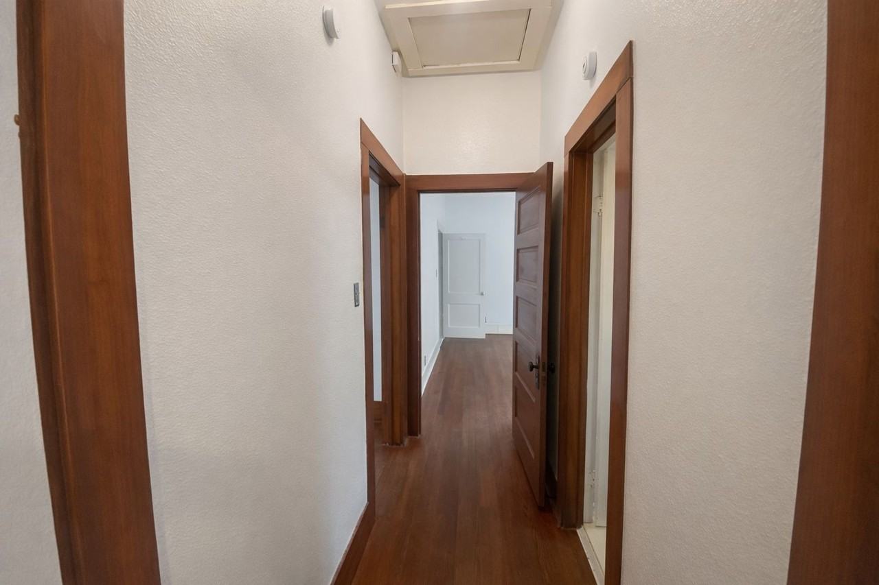 4213 Avenue C - Photo 7 of 22