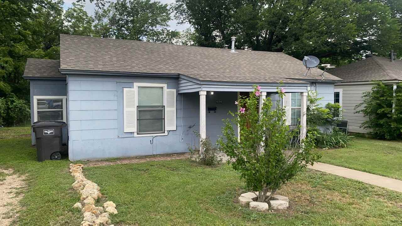 4204 Wayside Ave - Photo 2 of 12