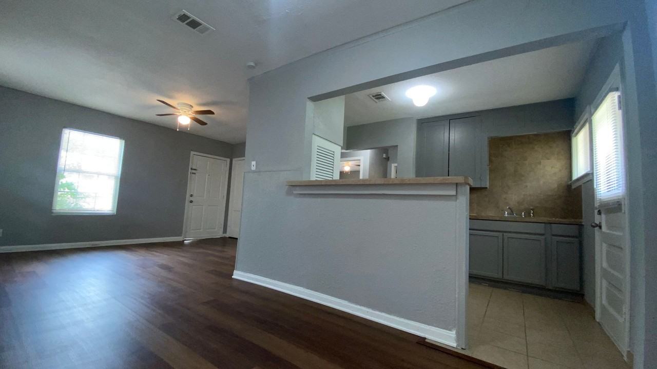 4204 Wayside Ave - Photo 3 of 12