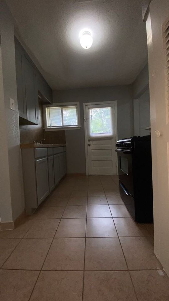 4204 Wayside Ave - Photo 5 of 12