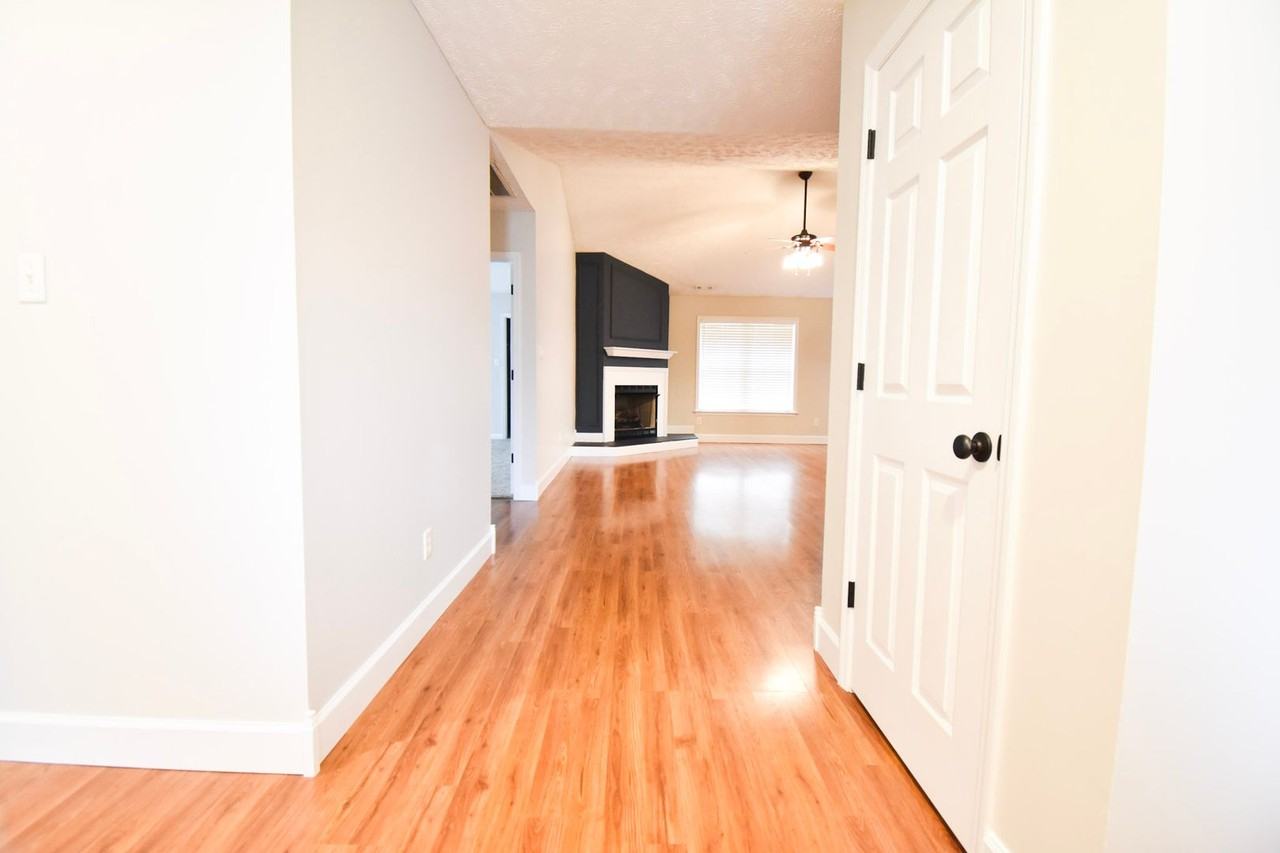 2812 Bolla Dr - Photo 4 of 33