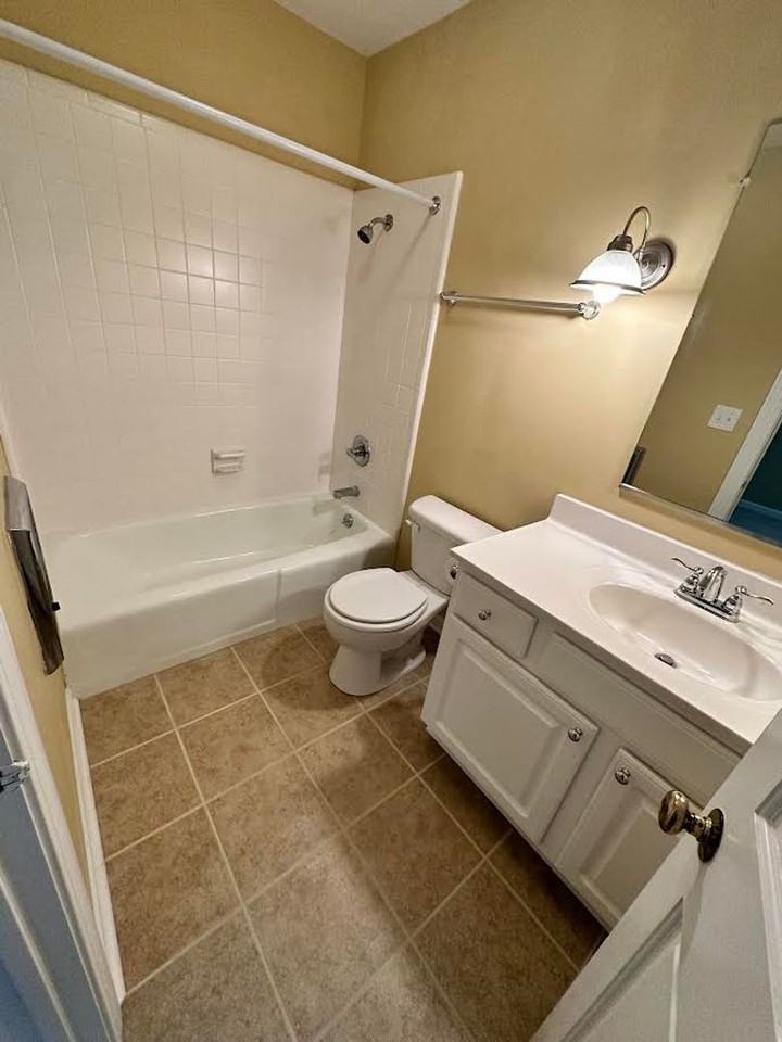 305 Hanover Arms Ct - Photo 6 of 9