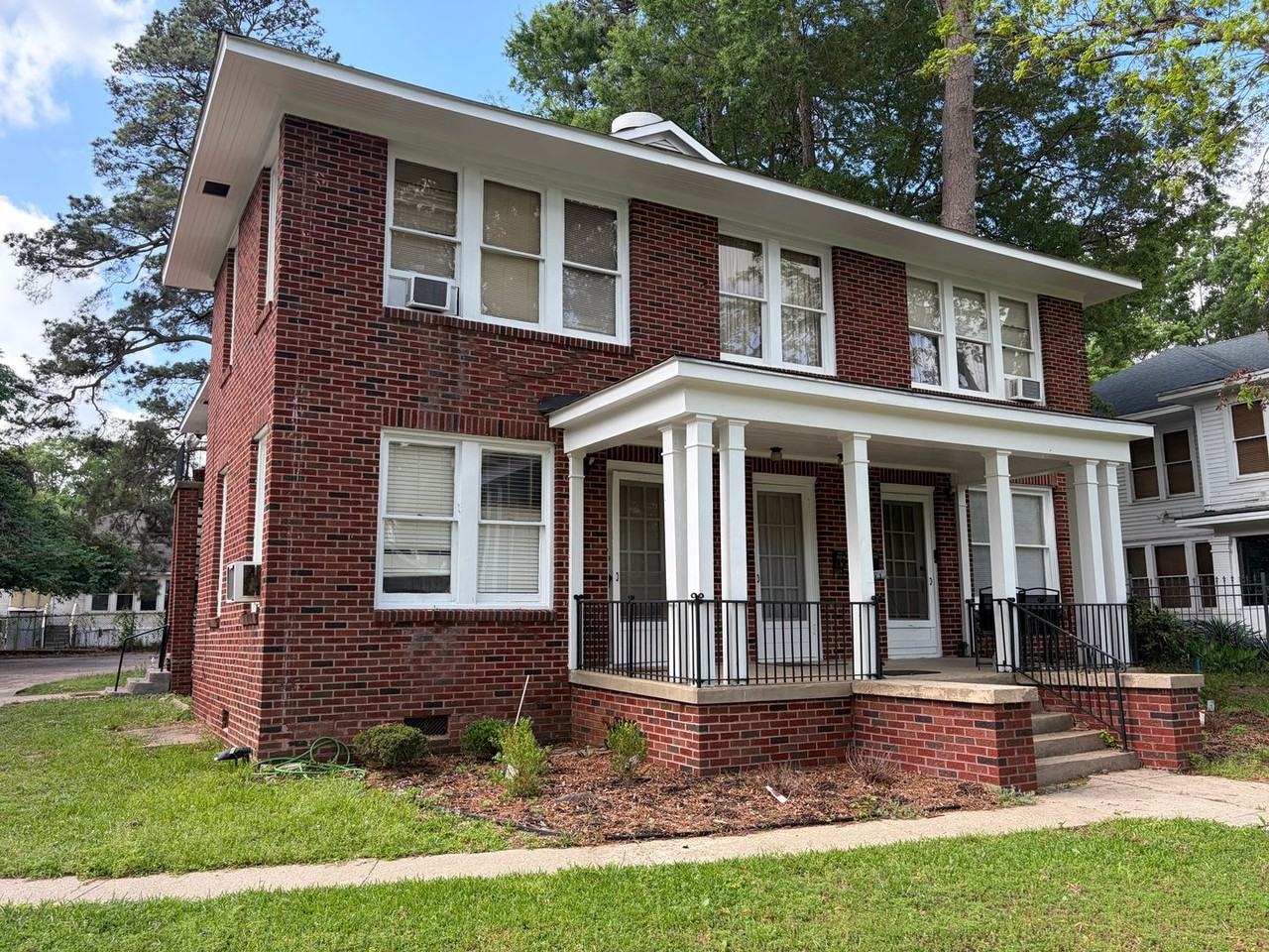 545 Wilkinson St - Photo 2 of 8