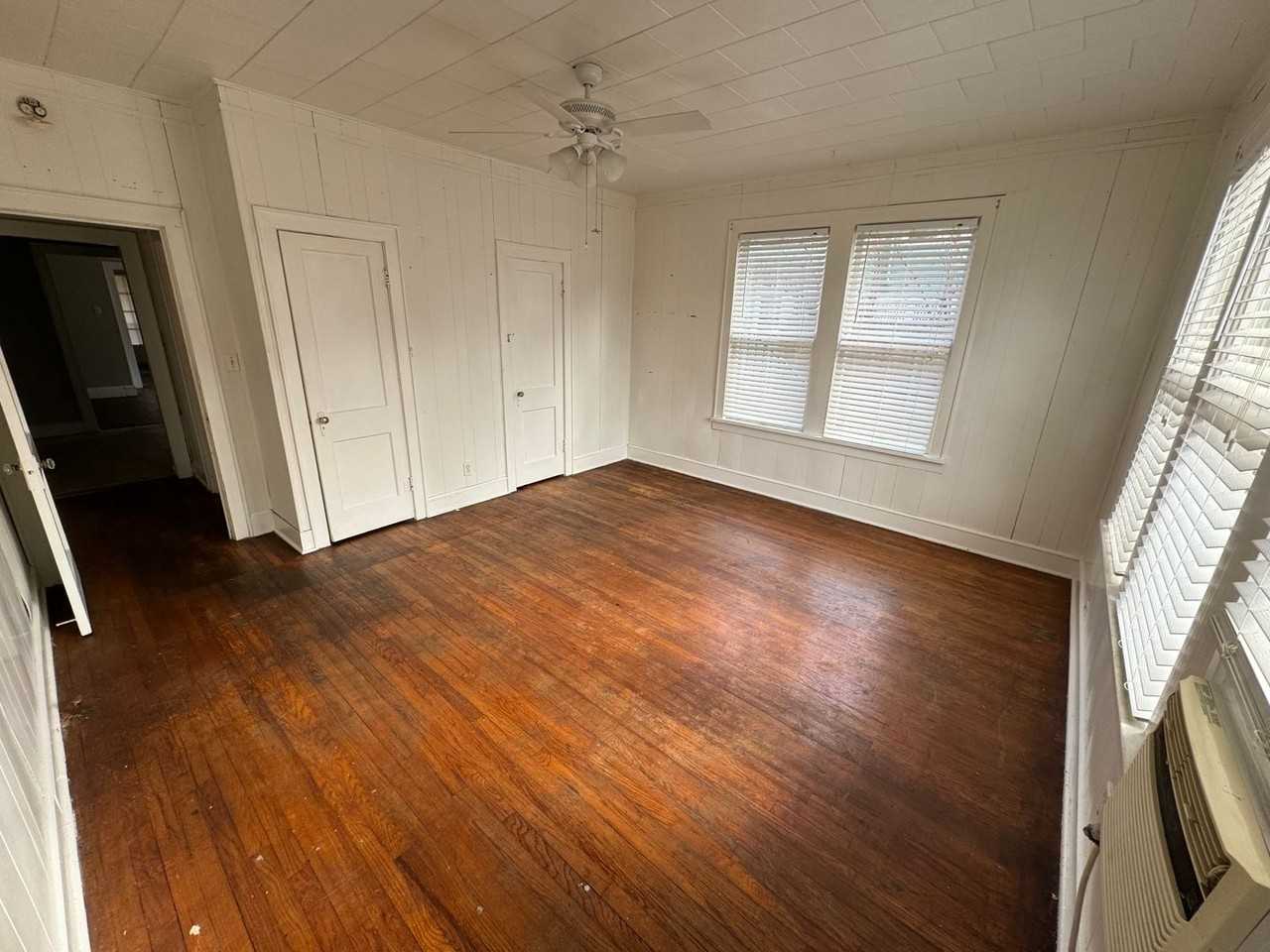 545 Wilkinson St - Photo 6 of 8