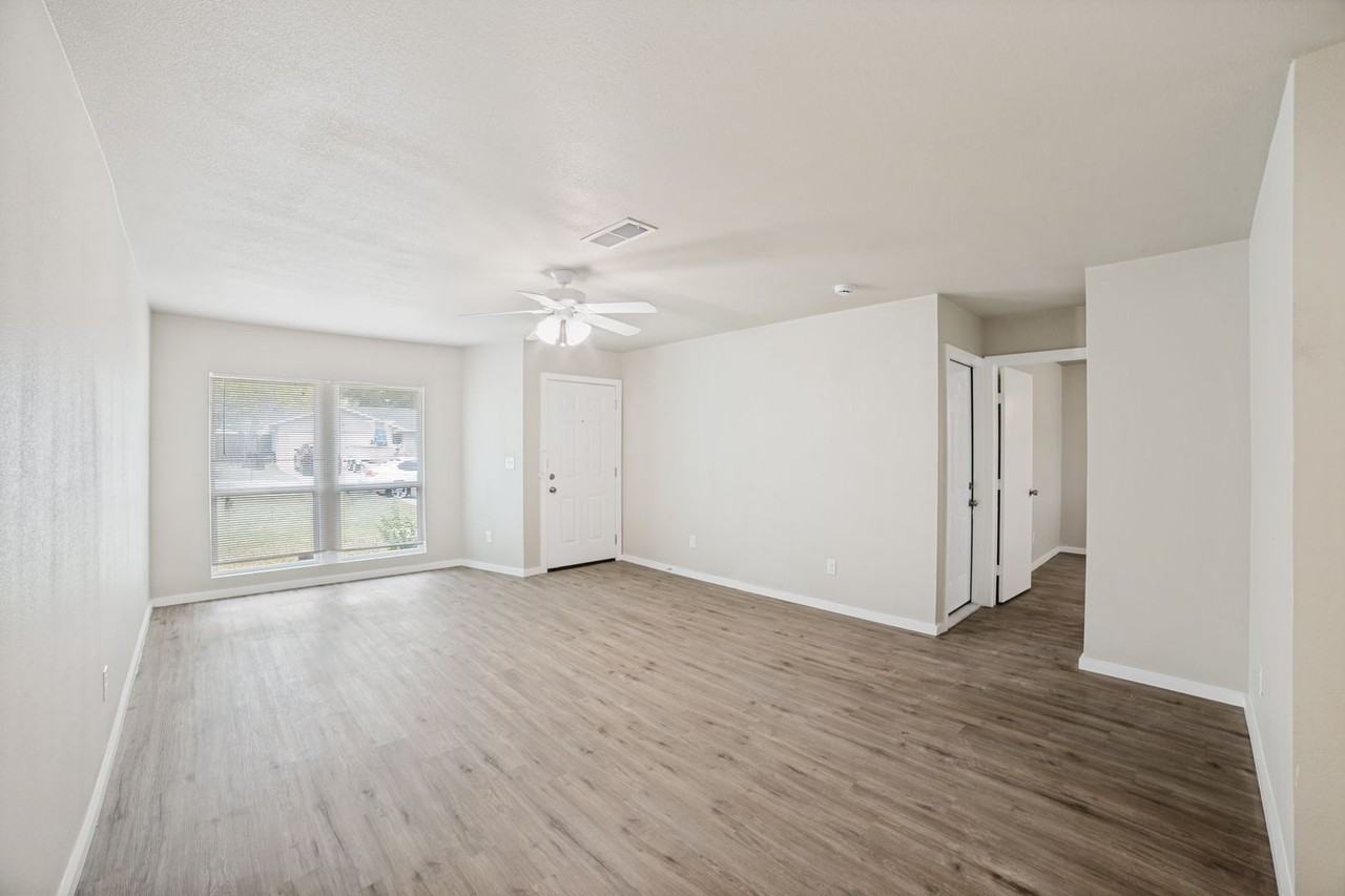 10506 Bounty Dr - Photo 6 of 25