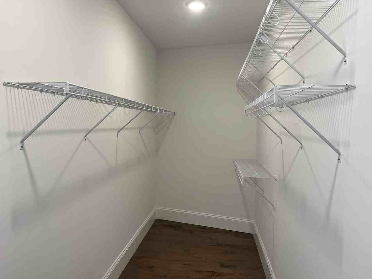 8 Island Ct - Photo 4 of 11