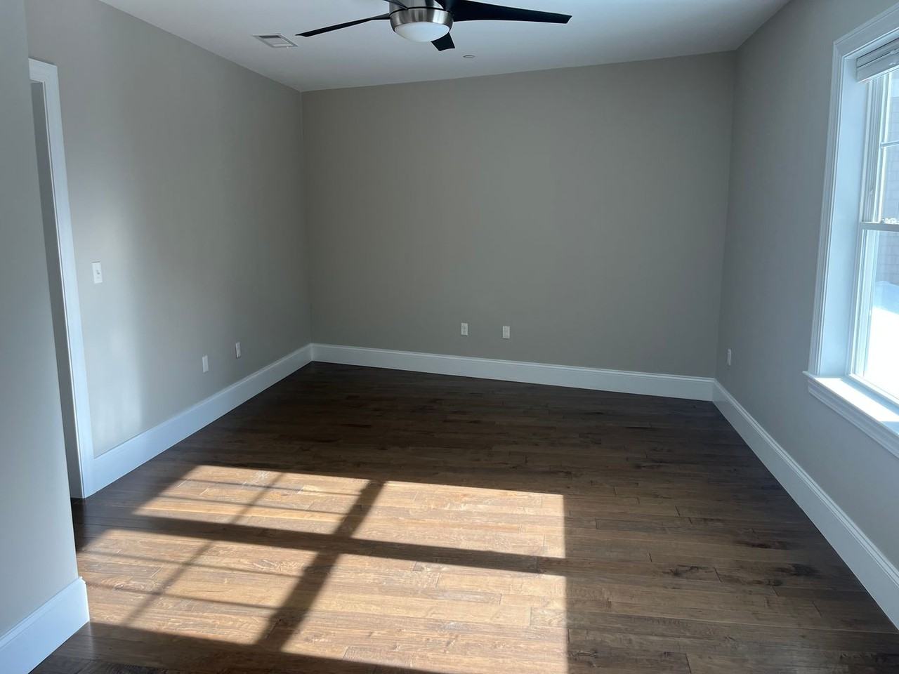 8 Island Ct - Photo 5 of 11