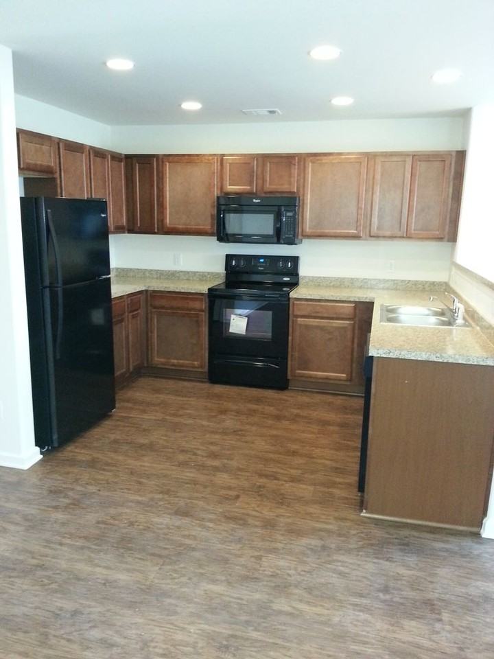 9 Millie Ct - Photo 4 of 12