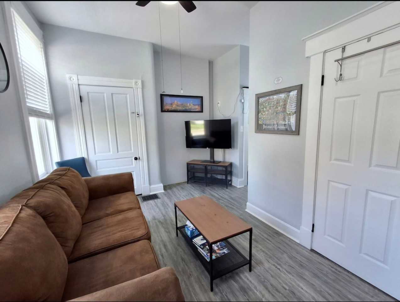 213 Adela Ave - Photo 3 of 28