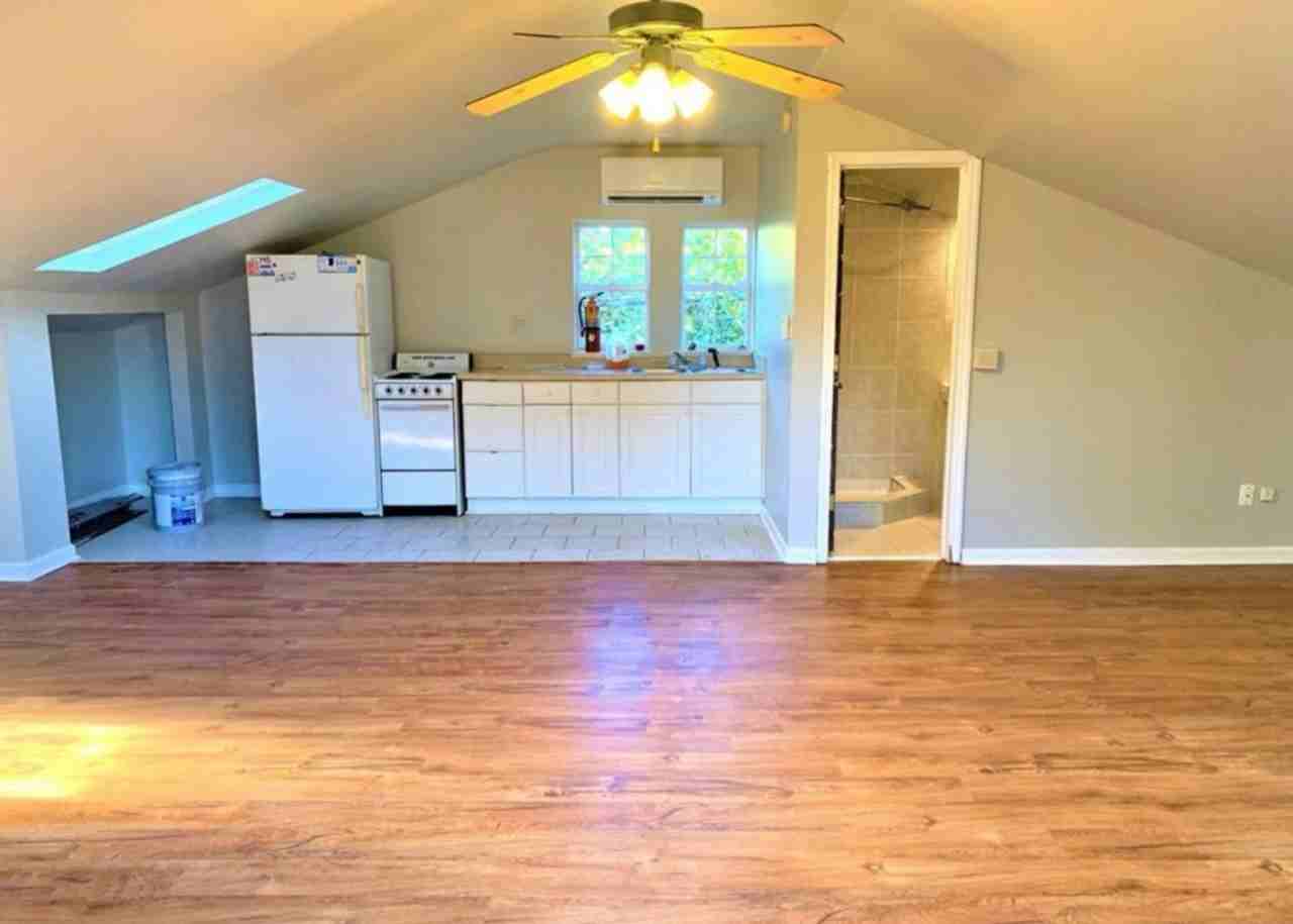 616 Saluda Ave - Photo 3 of 8