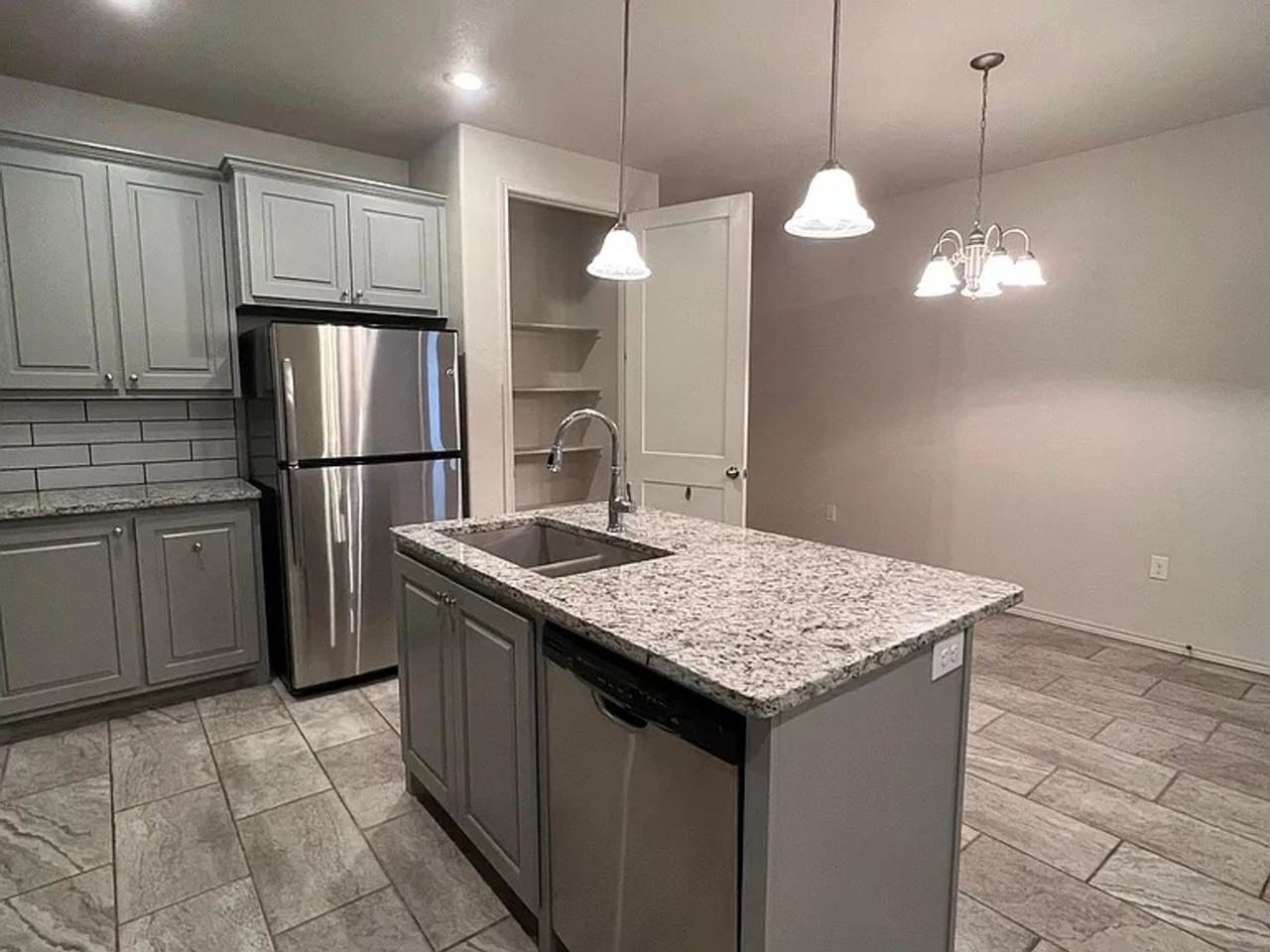 6801 67th St - Photo 2 of 6