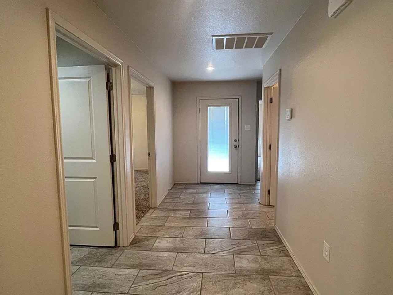 6801 67th St - Photo 3 of 6