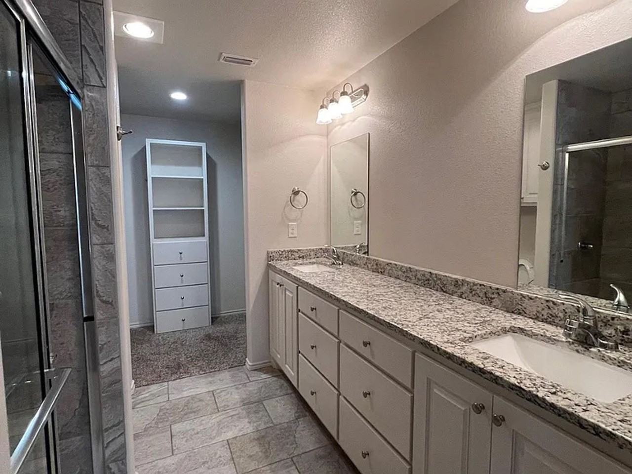 6801 67th St - Photo 4 of 6