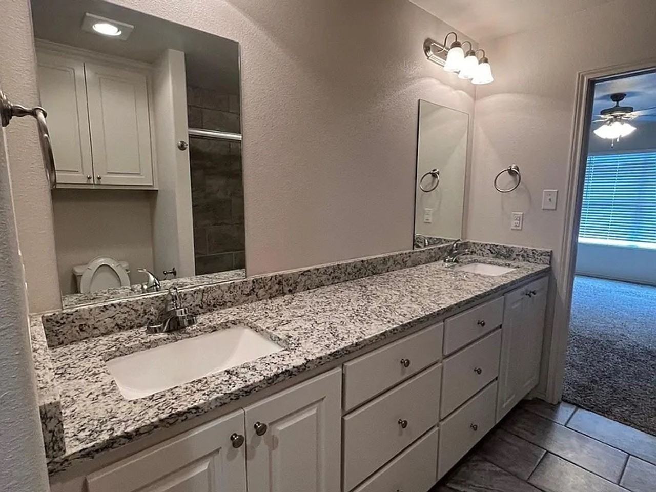 6801 67th St - Photo 5 of 6