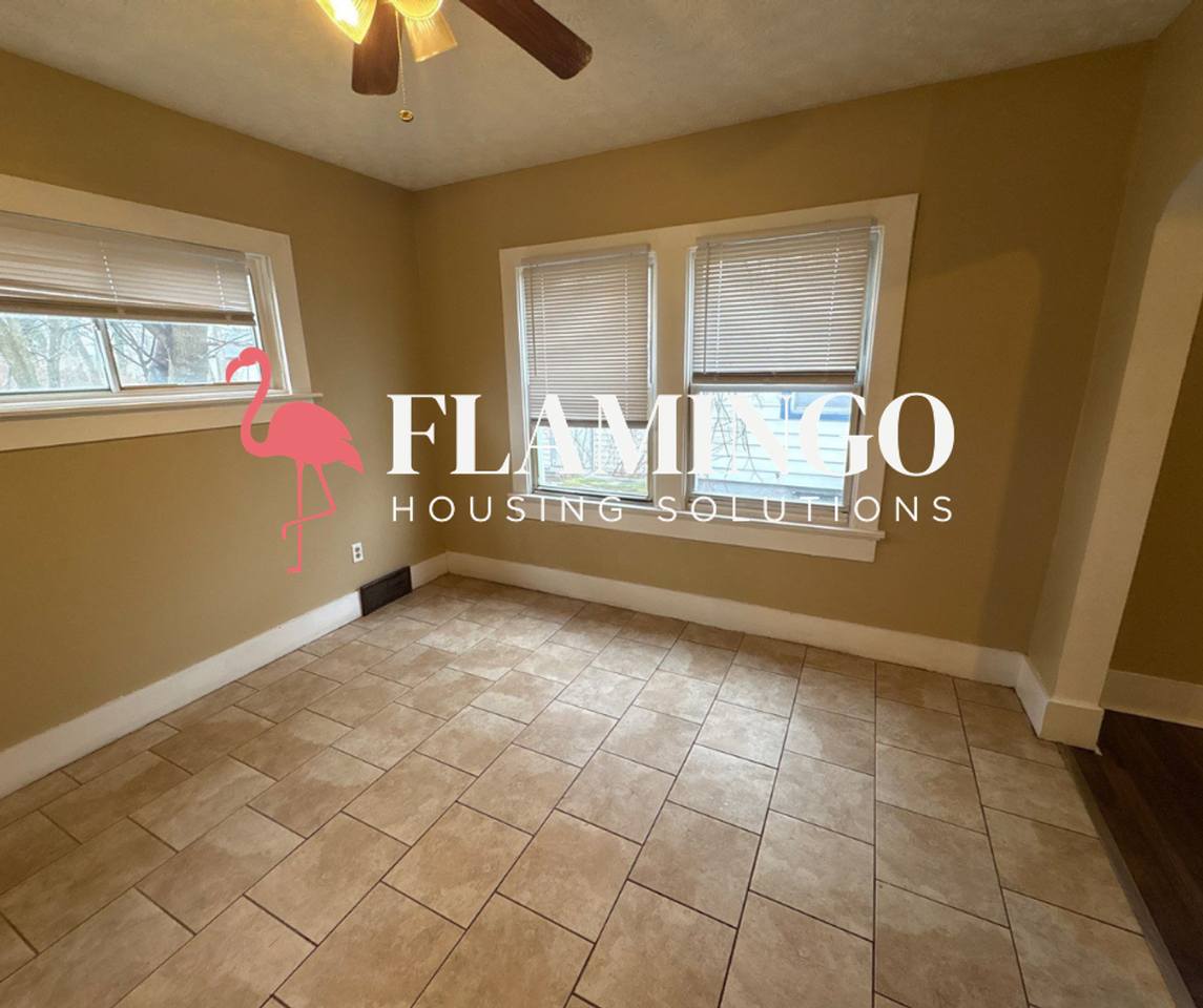 725 Maplehurst Ave - Photo 5 of 15