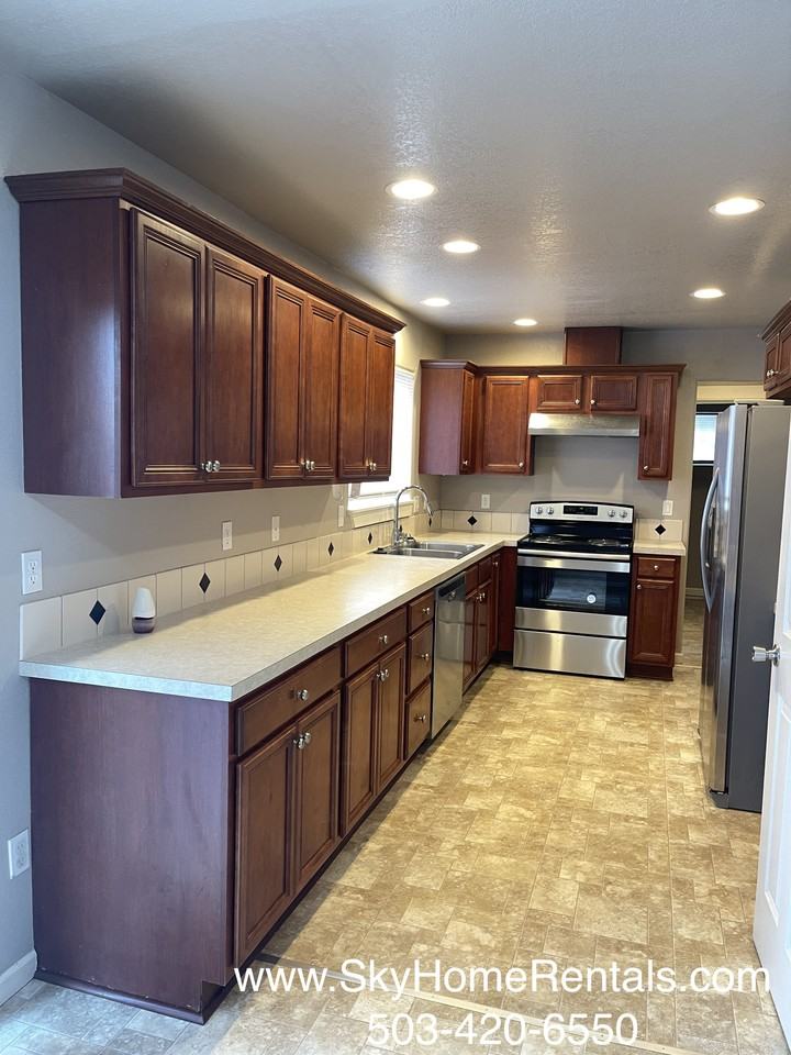 282 Laurine Street Northeast - Photo 6 of 20