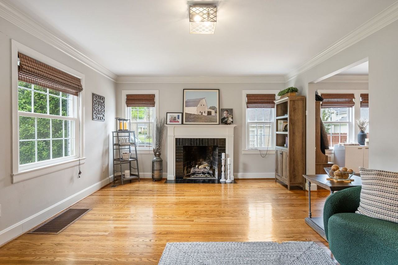 4019 Gilman Ave - Photo 5 of 30