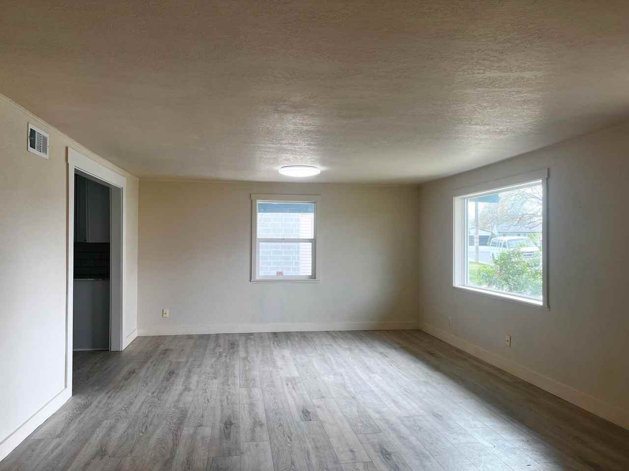 606 Jefferson St - Photo 3 of 8