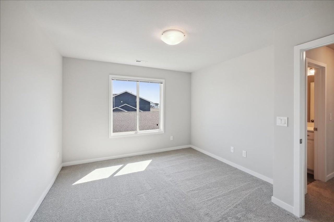 4735 167th St - Photo 3 of 19