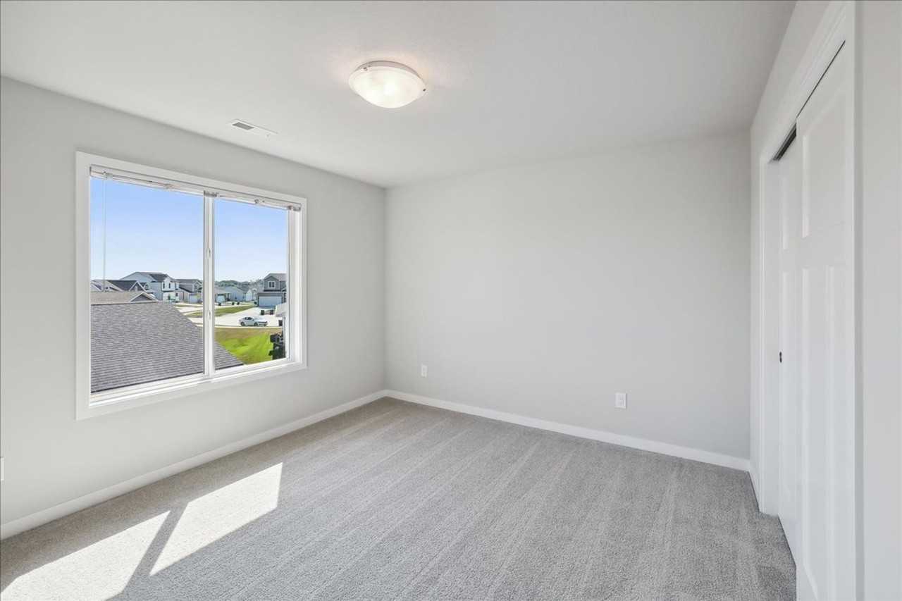 4735 167th St - Photo 4 of 19