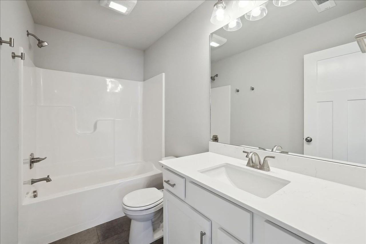 4735 167th St - Photo 5 of 19