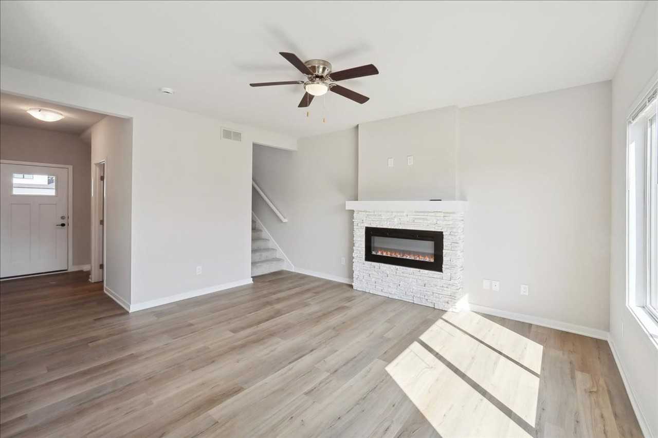 4735 167th St - Photo 7 of 19