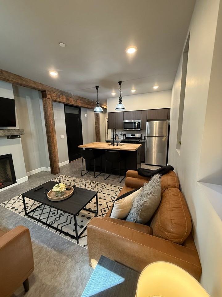 305 N Alaska St - Photo 4 of 20