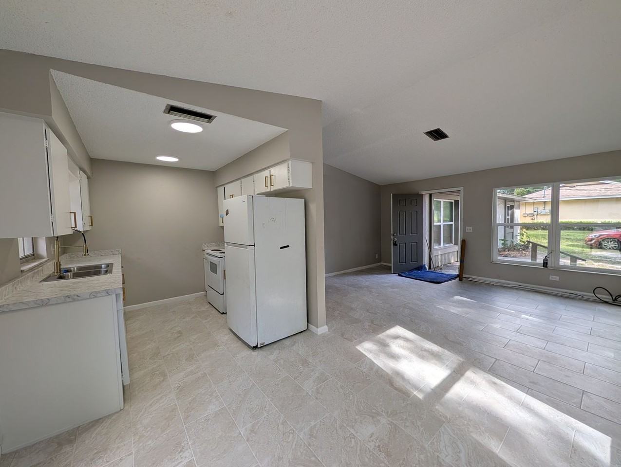 3340 Ne 56th Ave - Photo 3 of 8