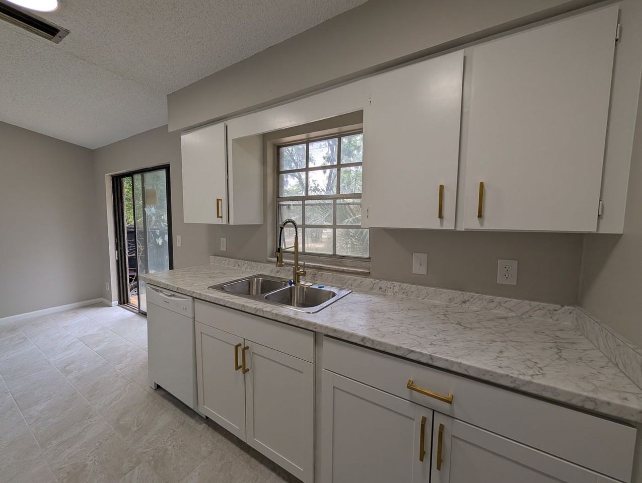 3340 Ne 56th Ave - Photo 5 of 8