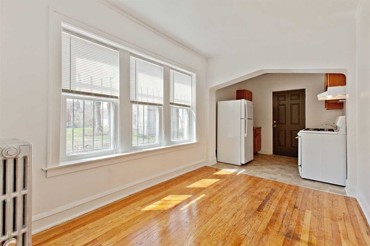 11932 S Stewart Ave Chicago, IL 60628 - Photo 5 of 16