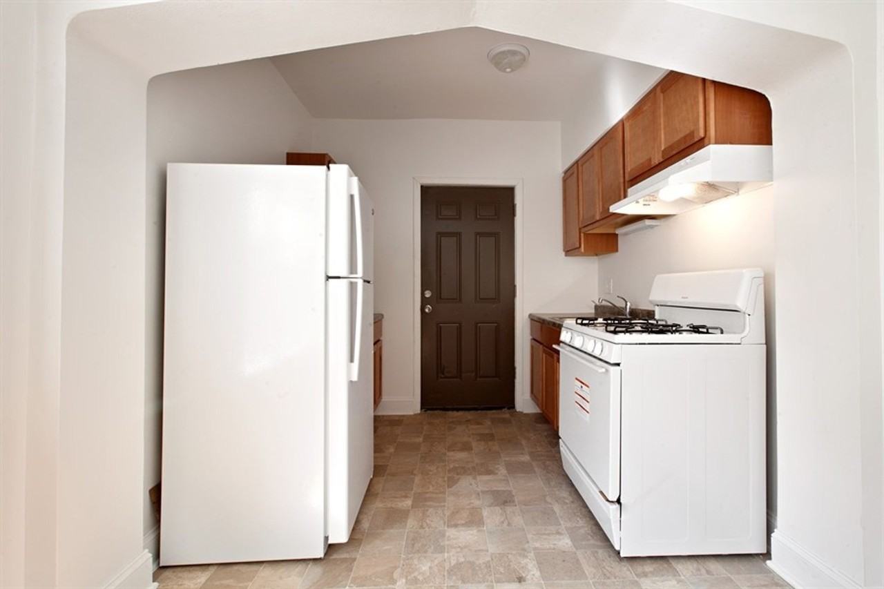 11932 S Stewart - Photo 4 of 16