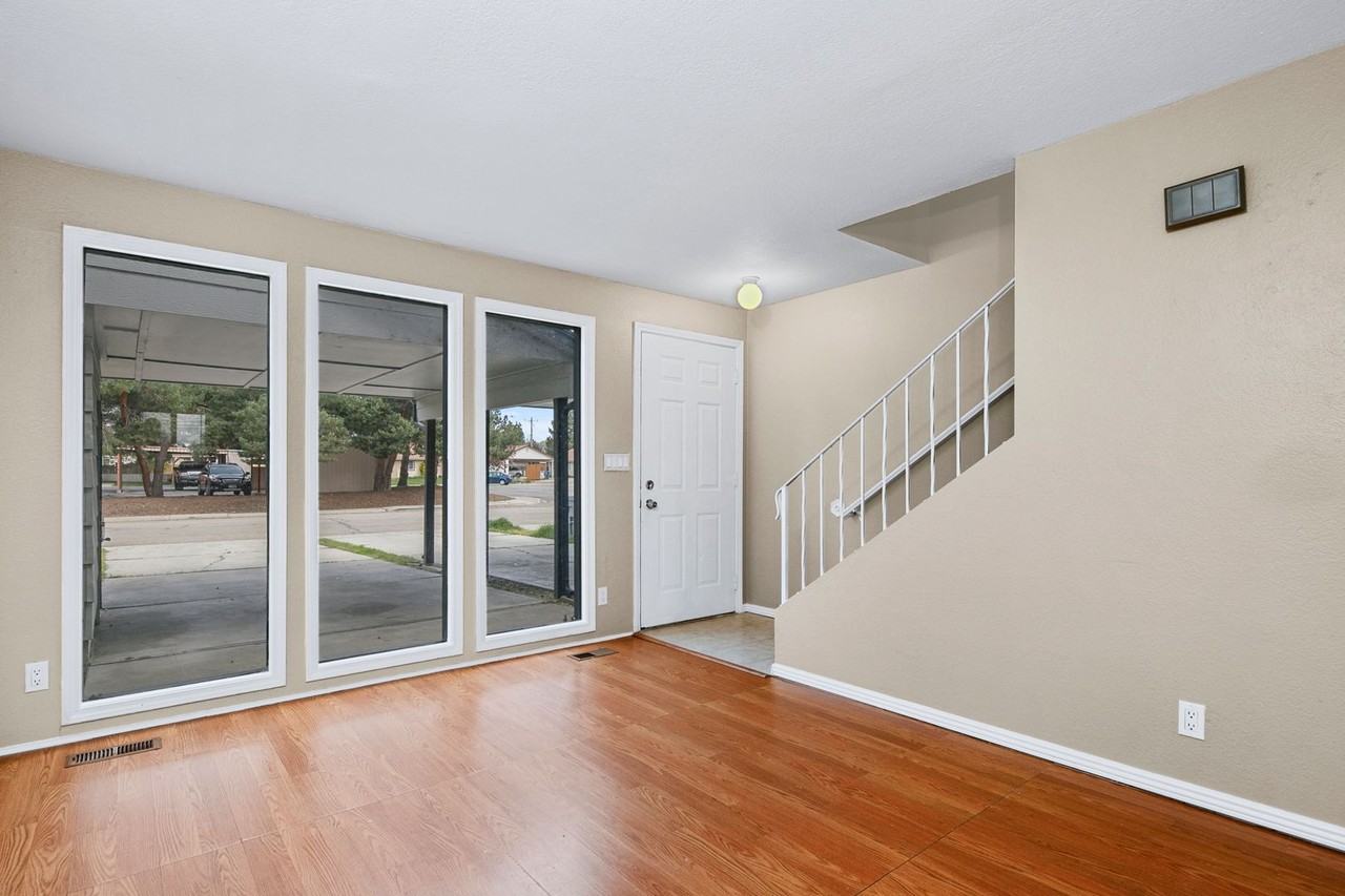 6465 W Douglas St - Photo 4 of 21