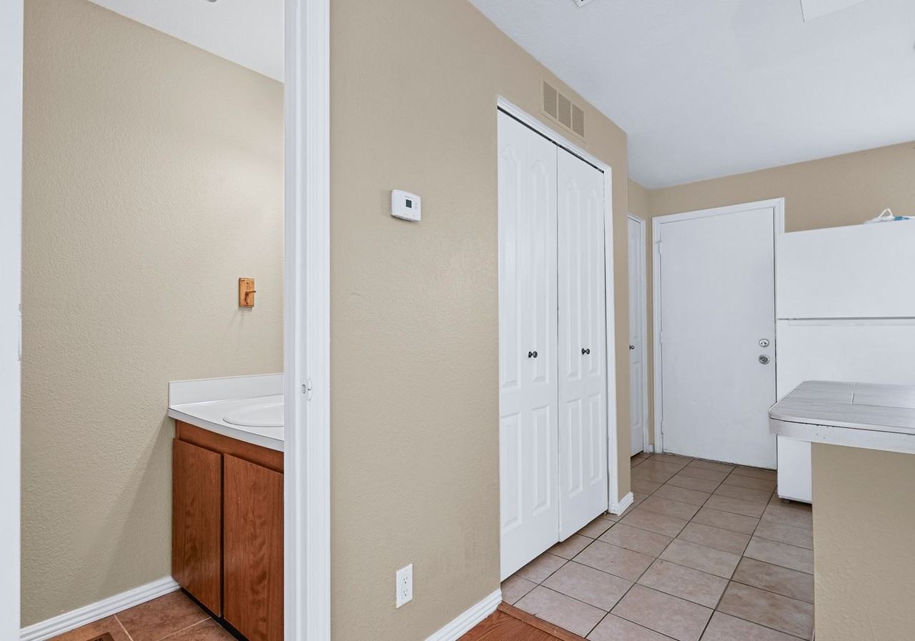 6465 W Douglas St - Photo 6 of 21