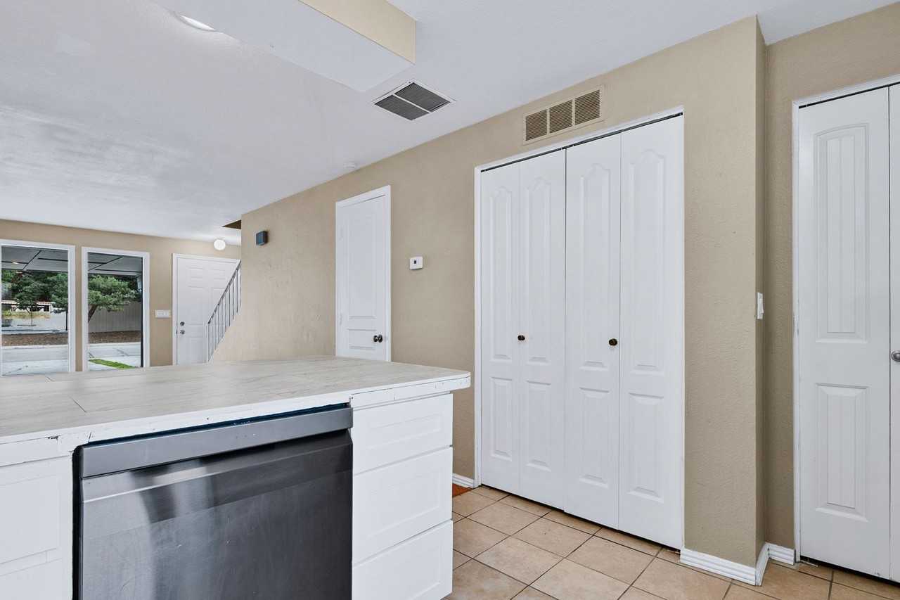 6465 W Douglas St - Photo 7 of 21