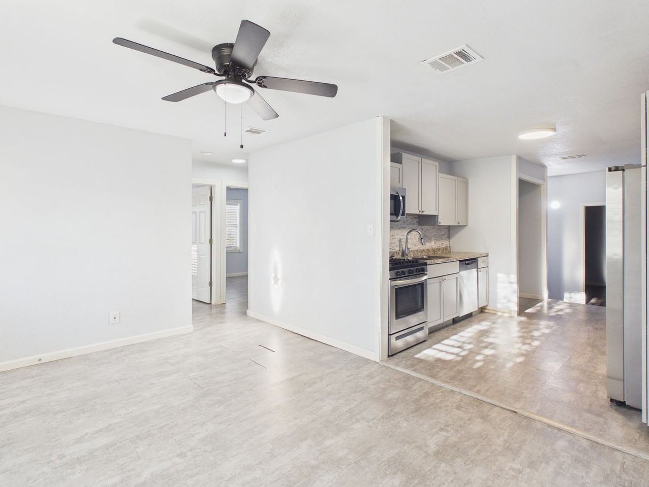 4620 S Hayden St - Photo 5 of 20