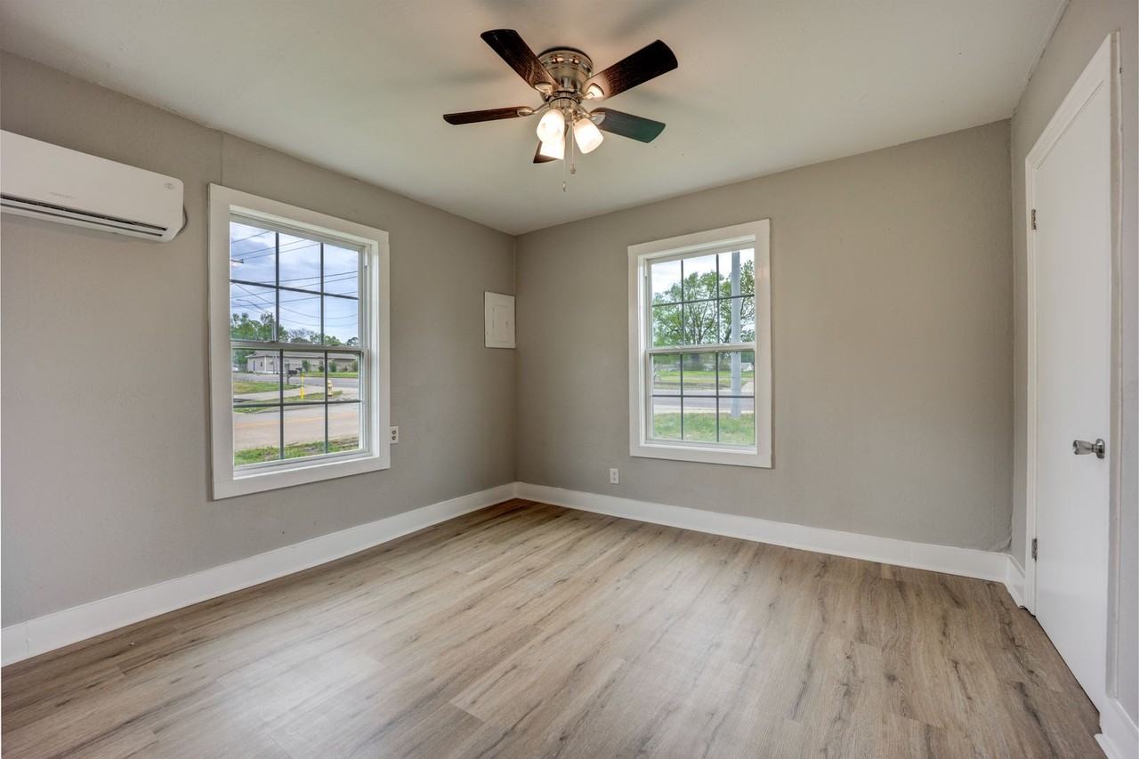 2423 Phoenix Ave - Photo 5 of 18