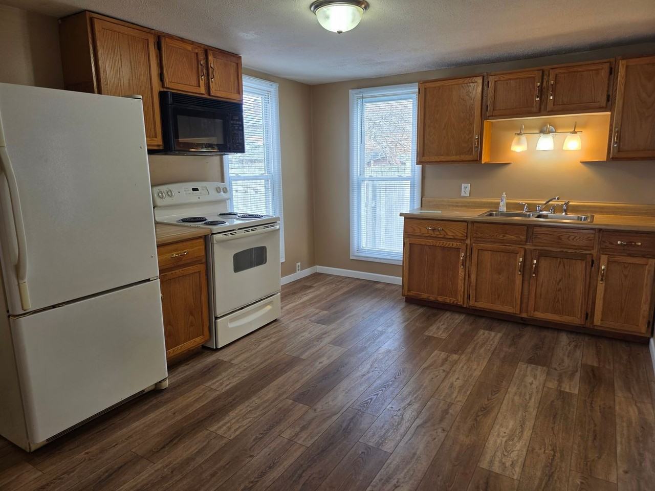 614 Maple Row - Photo 2 of 12