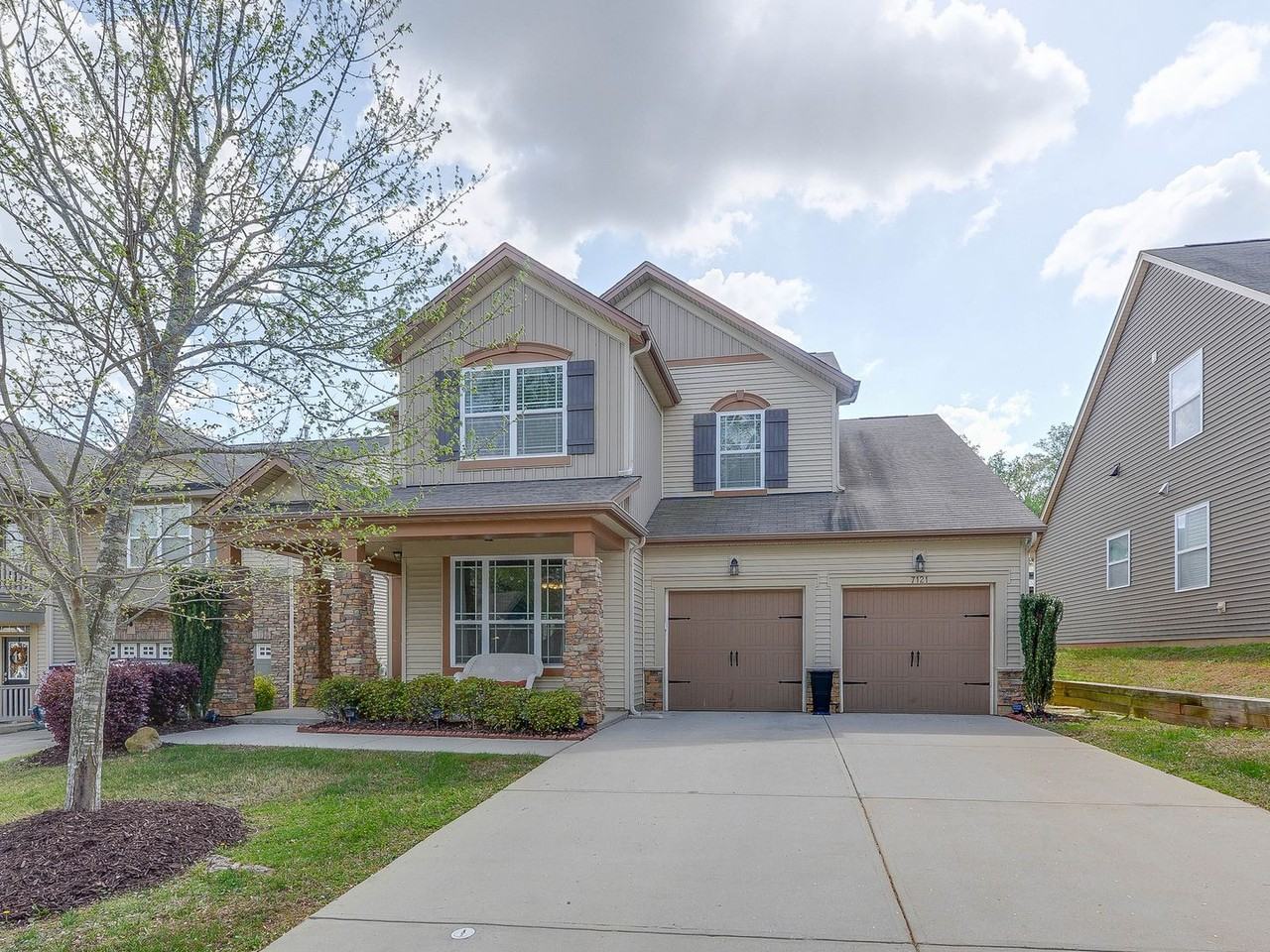 7121 Toxaway Ln - Photo 2 of 50