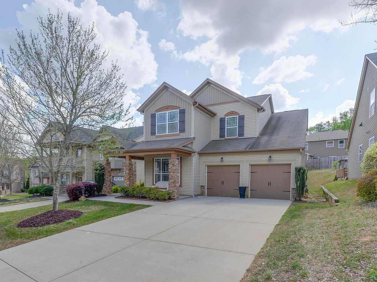 7121 Toxaway Ln - Photo 3 of 50