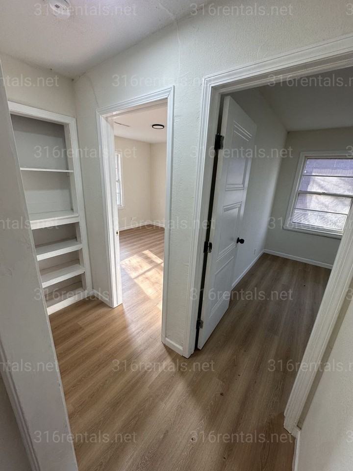 1018 N Volutsia Ave - Photo 2 of 13